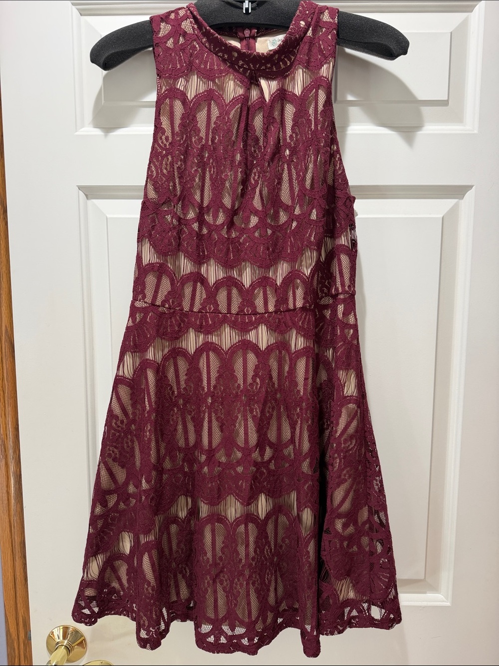 love, Fire women’s Sleeveless Lace Dress in Burgundy